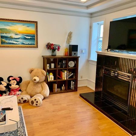 One Bedroom Queen Bed Sharing Washroom In Tiger Sweet House License## Ричмонд Экстерьер фото